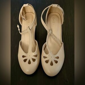 Chase + Chloe Women's Beige Cutout Flats